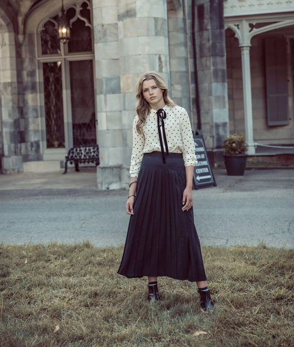 COCO BLANC <BR> Pleated Silk Skirt