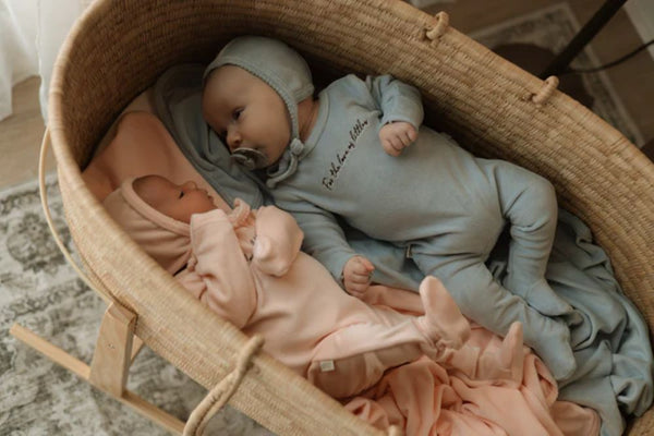 DAISY GIFT BOX <BR> Scribble Footie